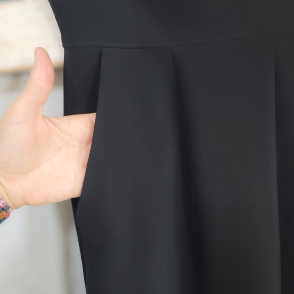 Tahari Arthur S. Levine Wide Leg Black Jumpsuit, Sz 6 - Picture 6 of 7